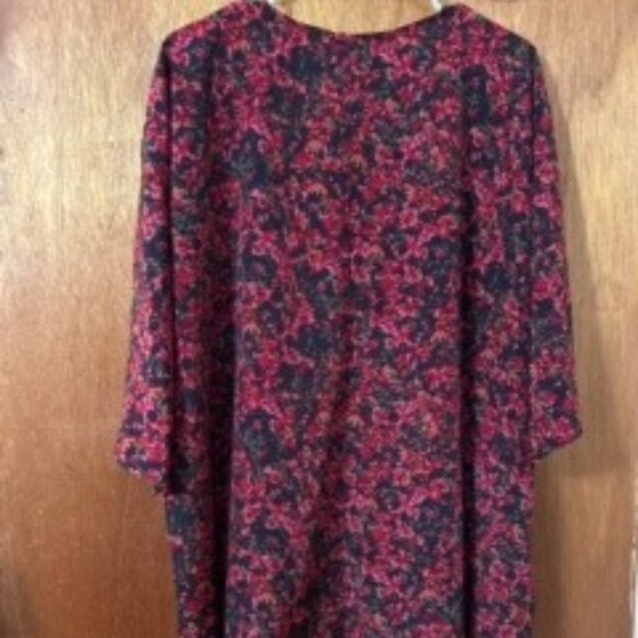 LuLaRoe Shirley Kimono Red Black Floral Drape Cardigan Size M - Picture 2 of 4